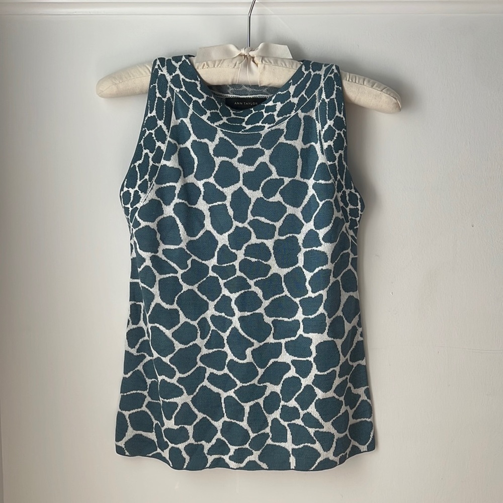 NWOT Ann Taylor Teal Giraffe Knit Tank